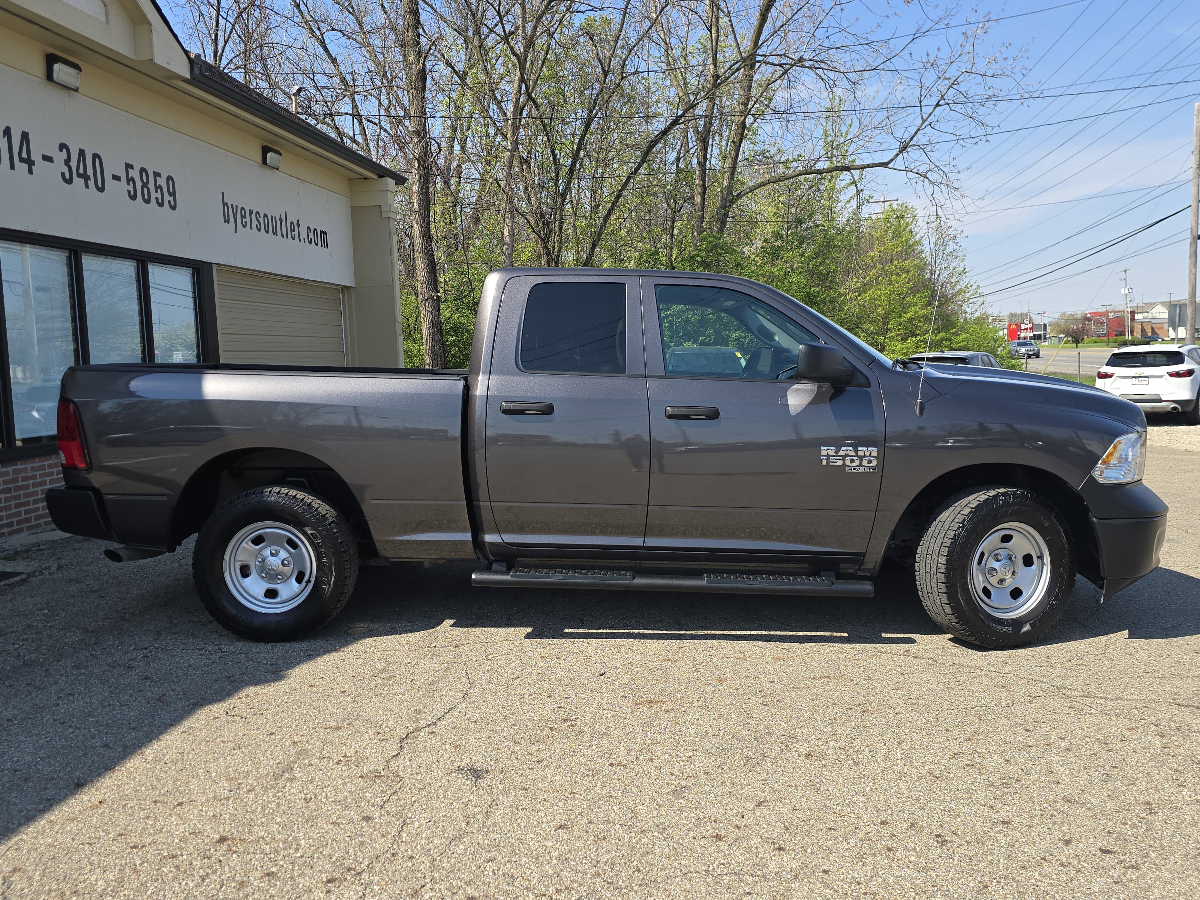 Used 2024 Granite Crystal Metallic Clearcoat Ram Tradesman image 8