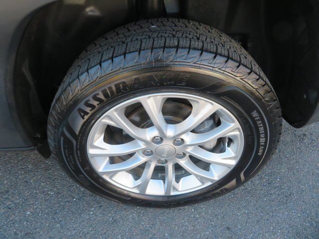 Used 2019 Gray Jeep  image 35