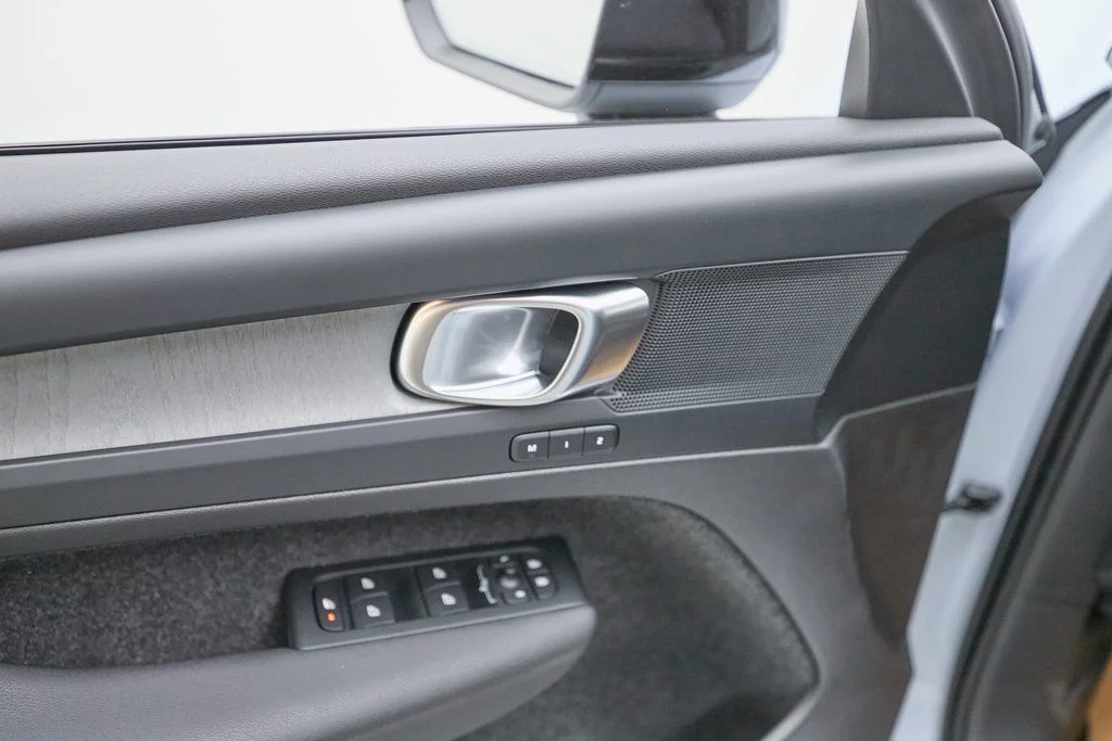 2026 Volvo XC40 Plus - Photo 11