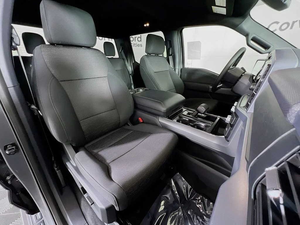 New 2026 Carbonized Gray Metallic Ford XLT image 16