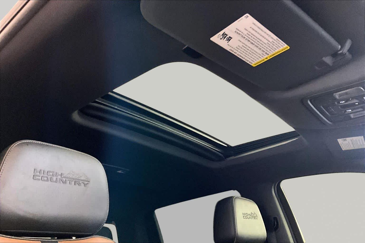 Used 2019 Iridescent Pearl Tricoat Chevrolet High Country image 14