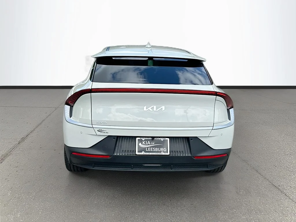 Certified Used 2024  Kia Light image 6