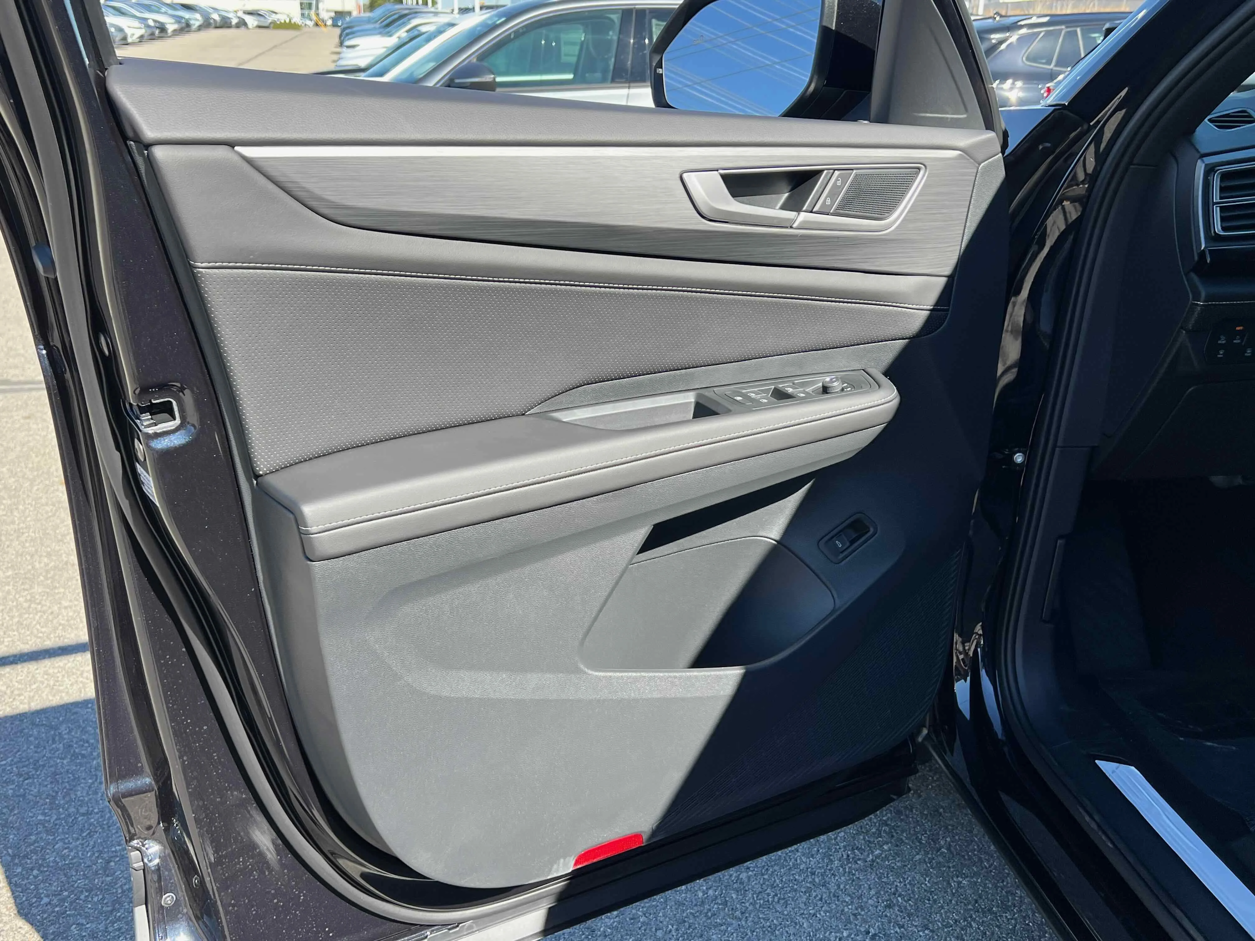 New 2026 Deep Black Volkswagen 2.0T SE w/Technology image 14