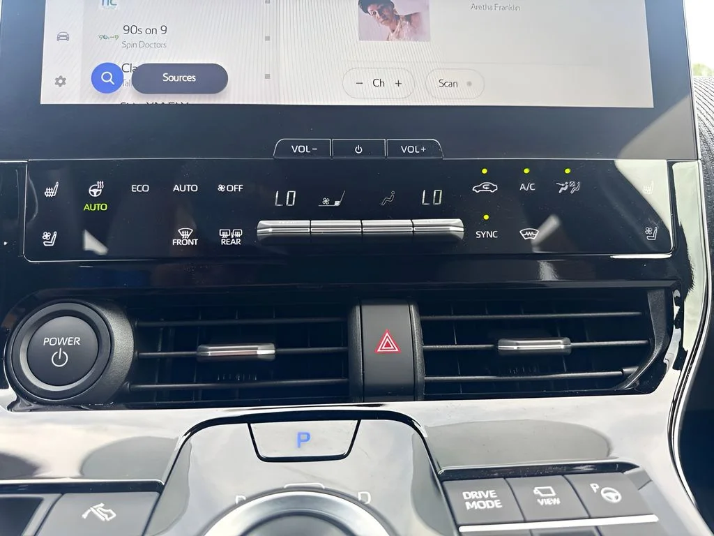 Used 2023 White Subaru Touring image 17