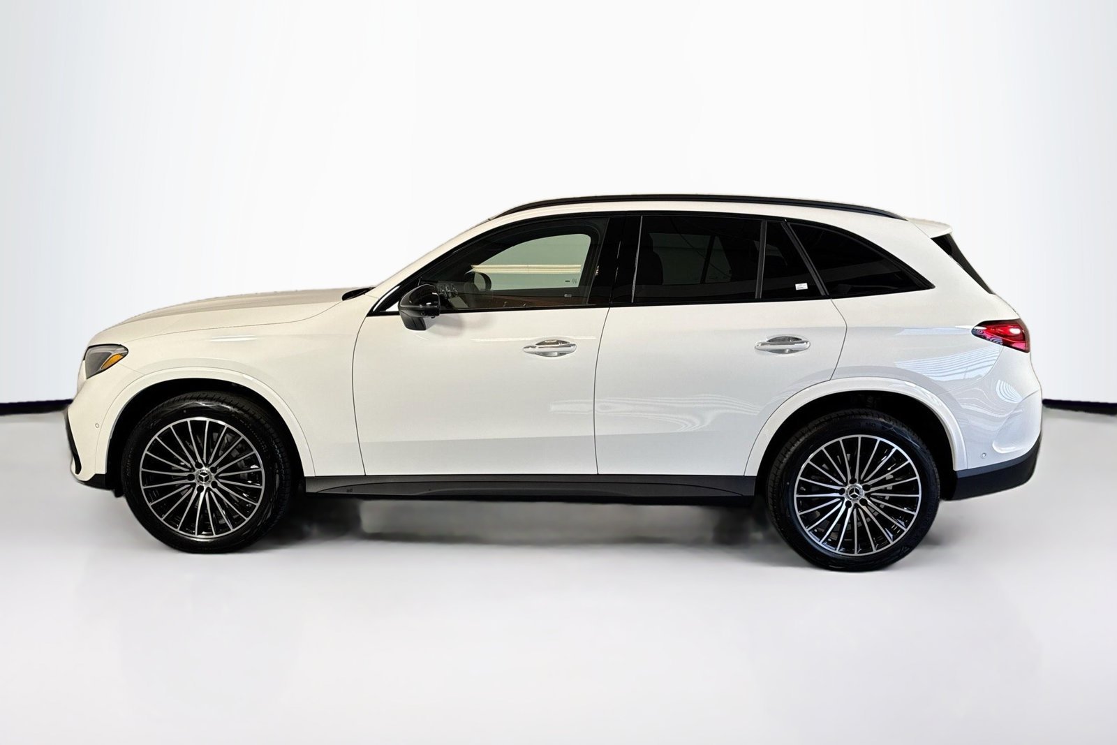 New 2026 Polar White Mercedes-Benz GLC 300 image 8