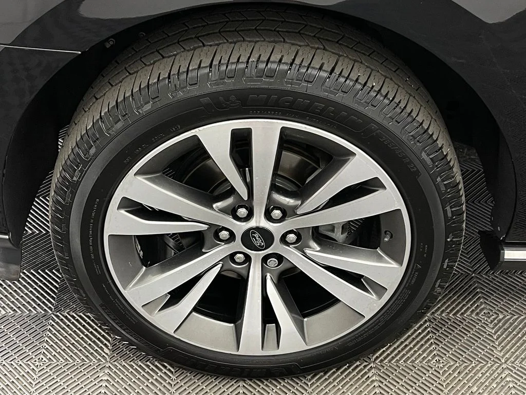 Used 2020 Black Ford Limited image 18