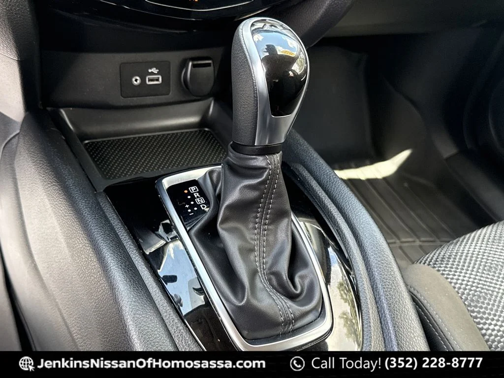 Used 2022 Black Nissan SV image 38
