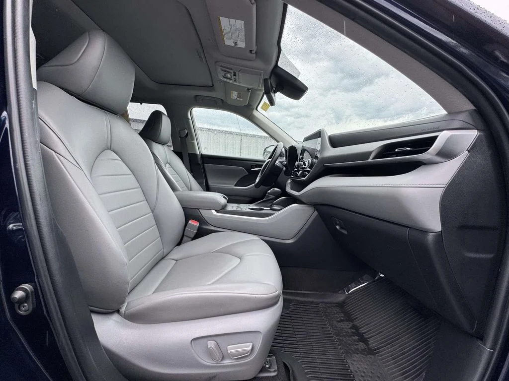 Used 2023  Toyota XLE image 16