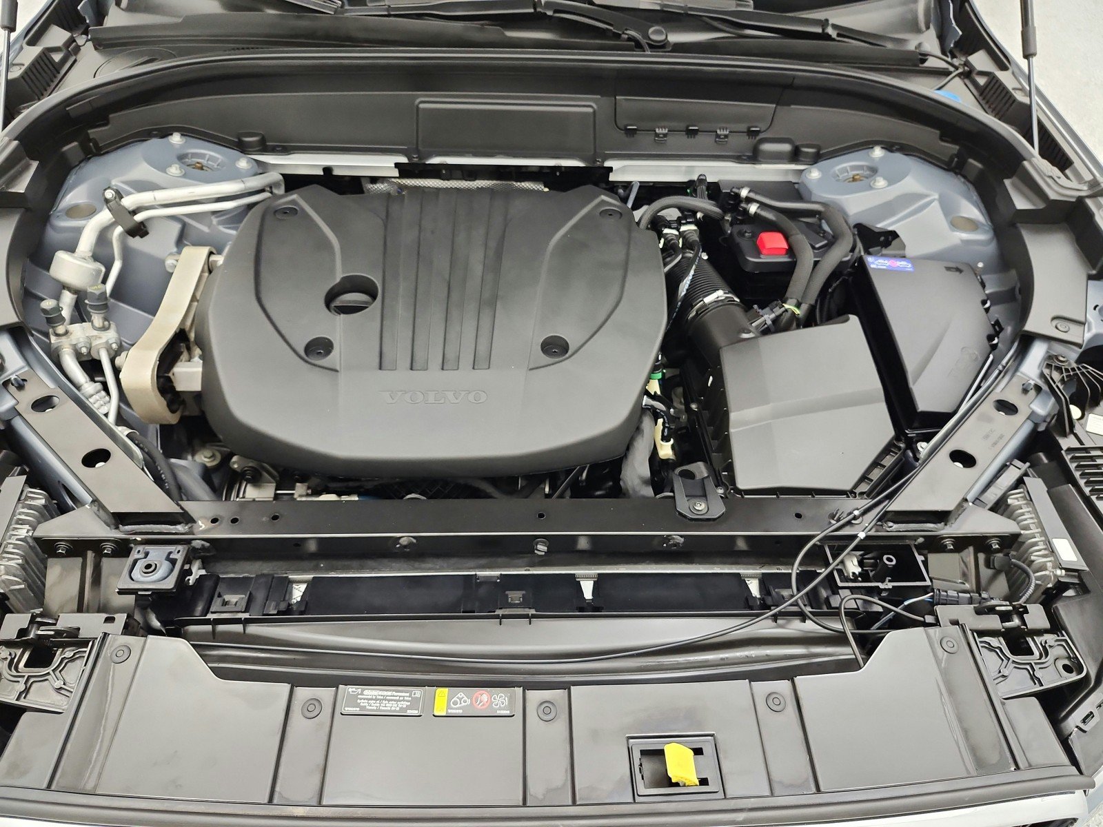 Used 2022 Thunder Grey Metallic Volvo Momentum image 17