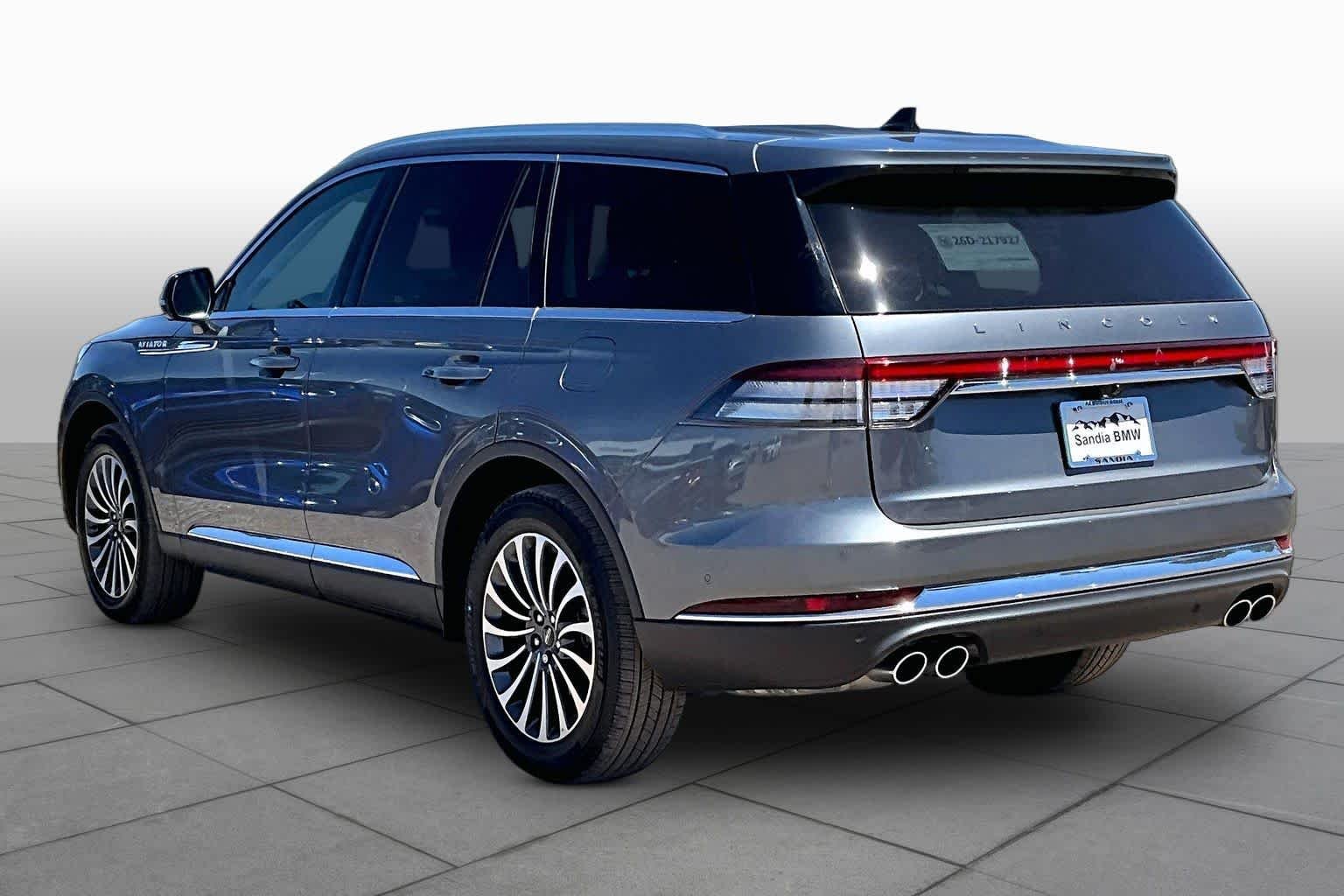 Used 2024 Asher Gray Metallic Clearcoat Lincoln Reserve image 8