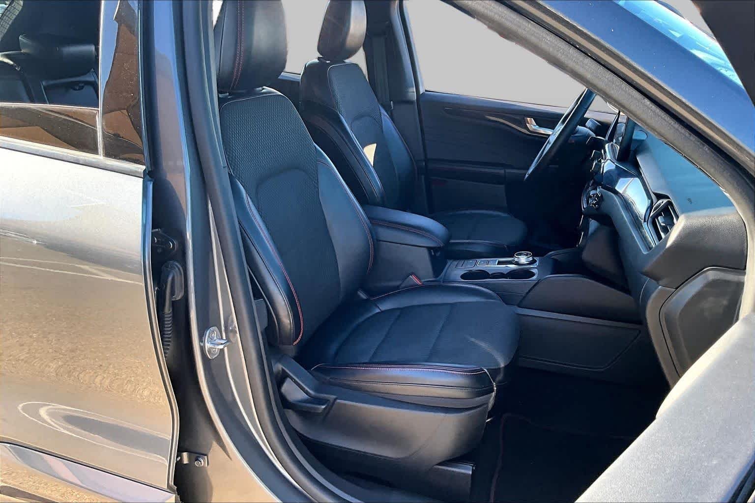 Used 2023 Carbonized Gray Metallic Ford ST-Line image 9