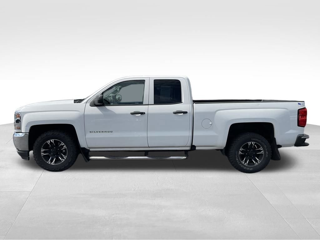 Used 2018 Summit White Chevrolet WT image 6