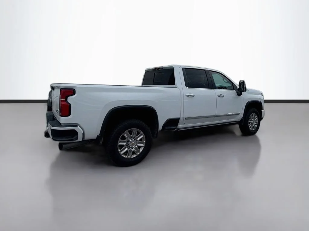 Used 2026 Summit White Chevrolet High Country image 5
