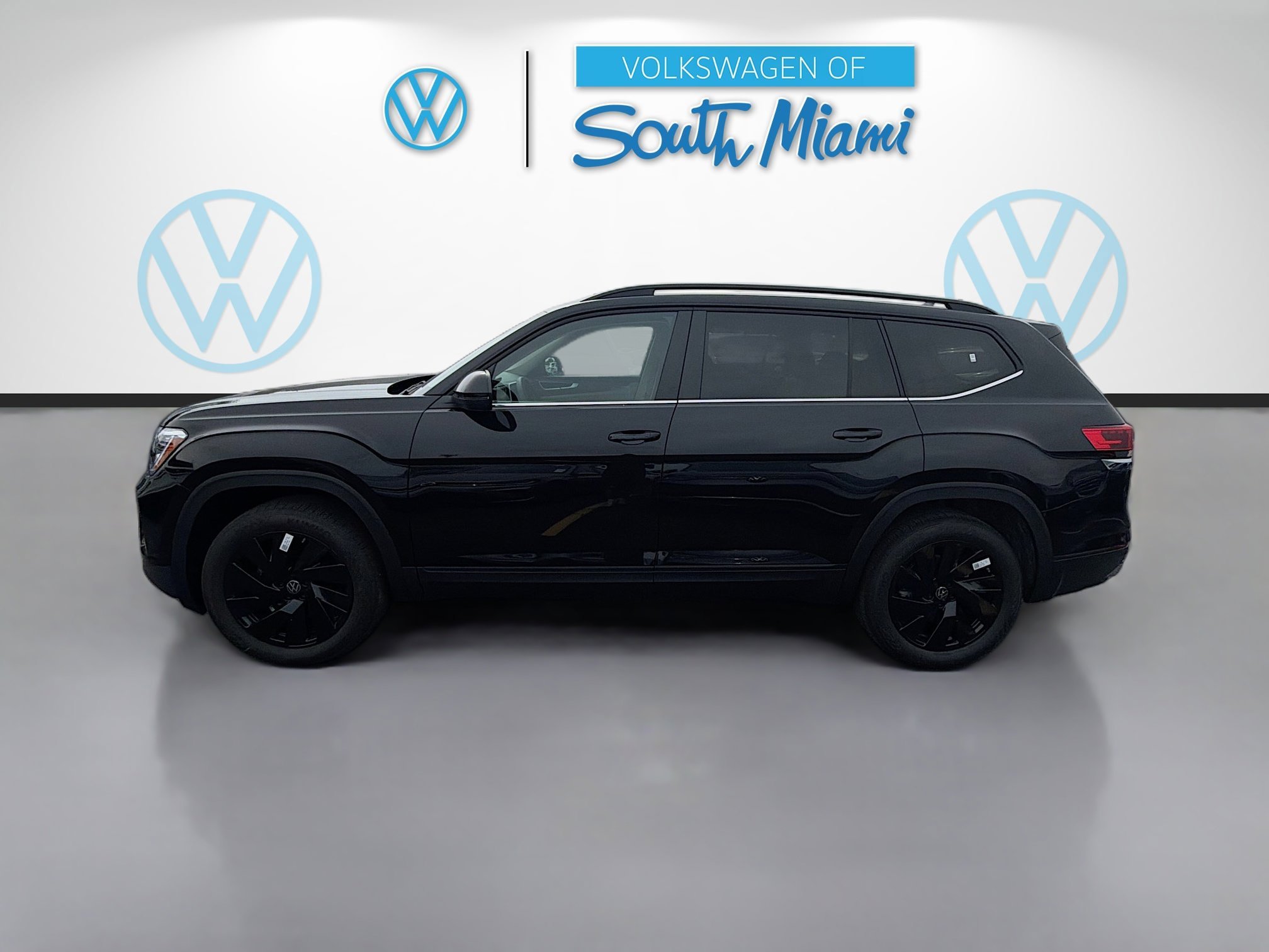 New 2026 Black Volkswagen 2.0T SE w/Technology image 4