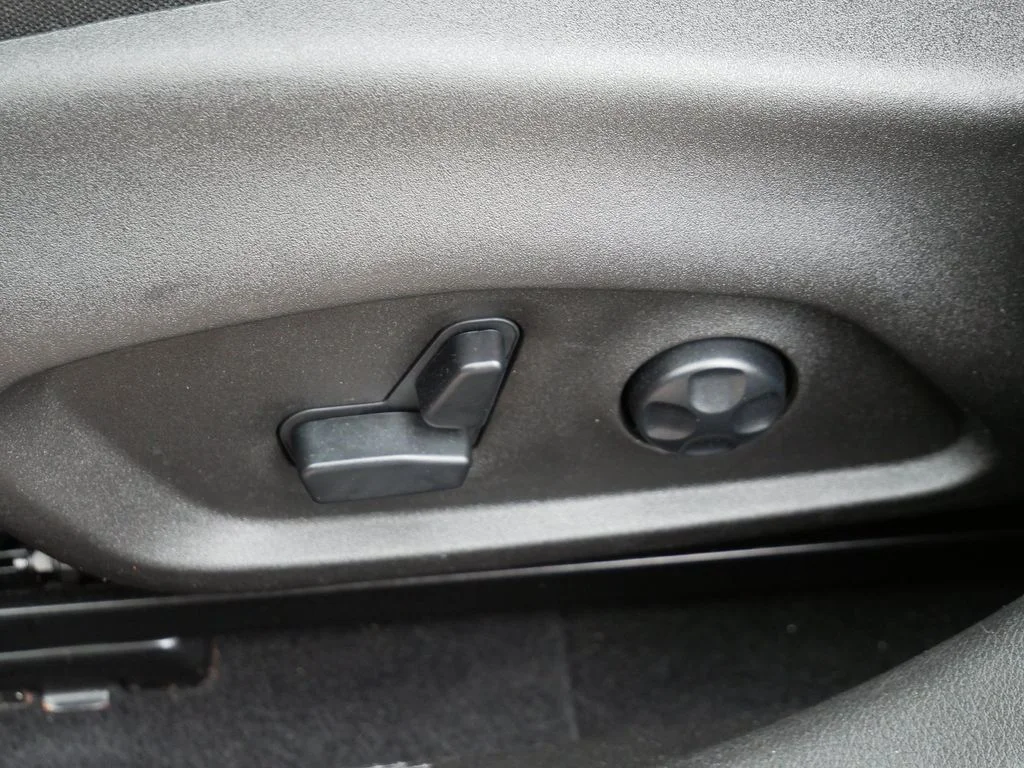 Certified Used 2020 Red Jeep Latitude image 17