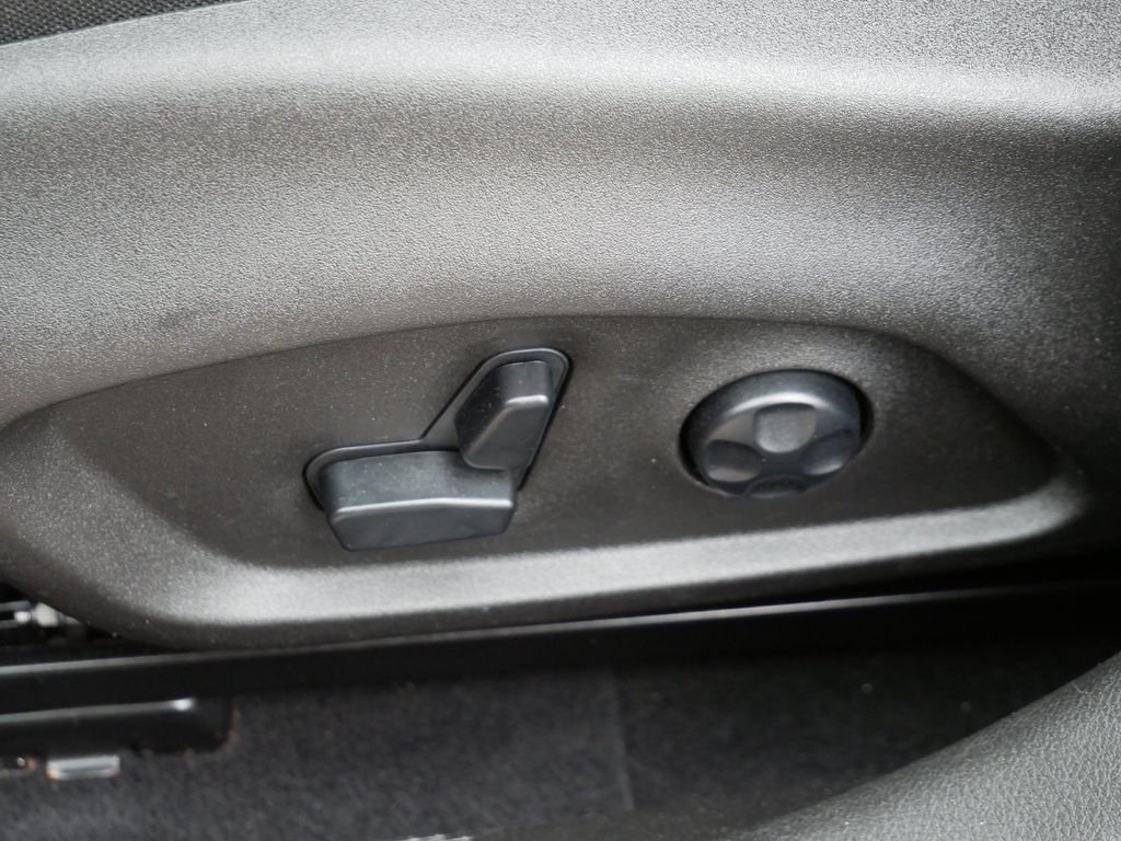 Certified Used 2020 Red Jeep Latitude image 17