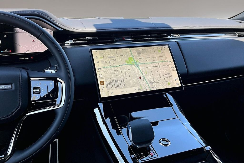 New 2026 SANTORINI BLACK Land Rover Dynamic SE image 6
