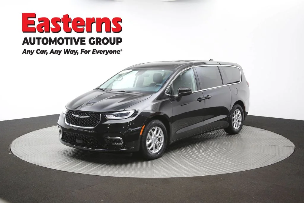 Used 2023 Black Chrysler Touring L image 57