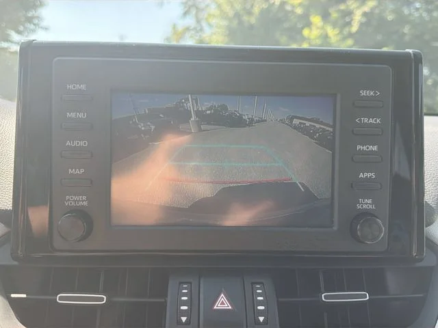 Used 2019 Silver Toyota XLE Premium image 17