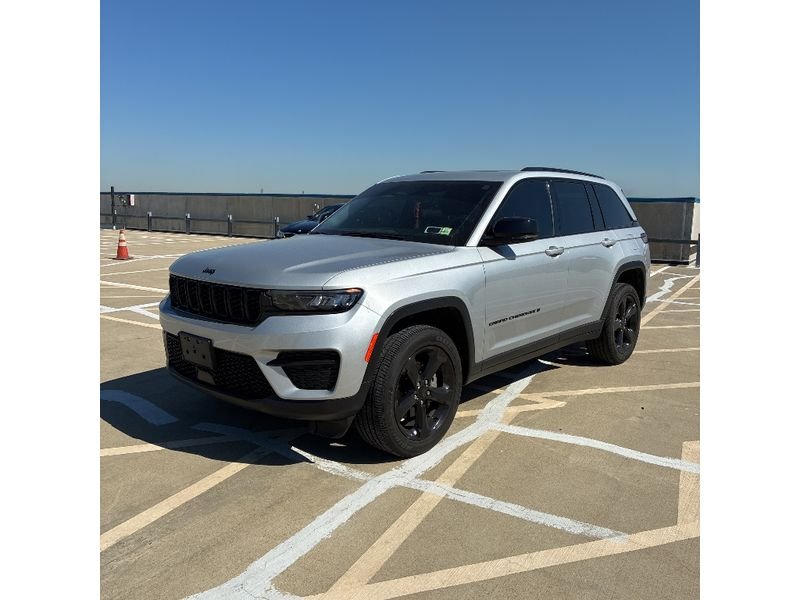 Used 2024 Silver Zynith Jeep Altitude X image 2