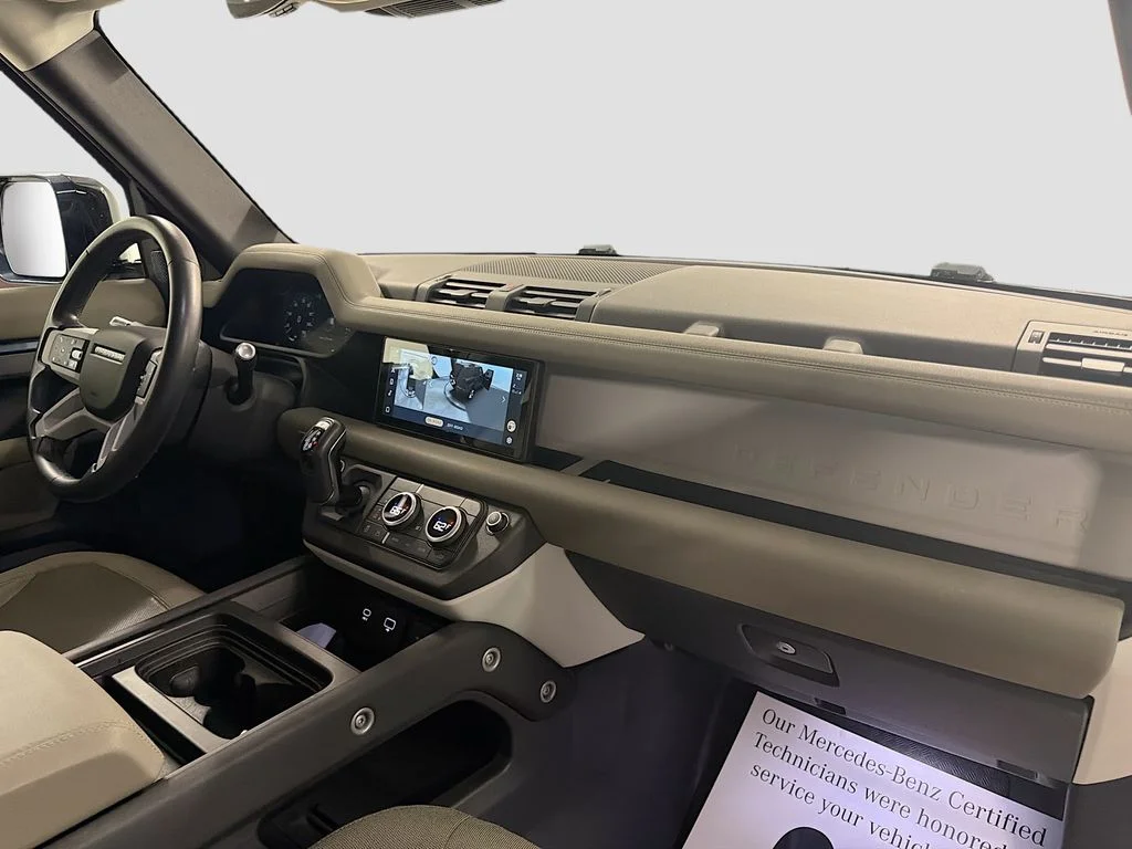 Used 2020 Tasman Blue Metallic Land Rover S image 28