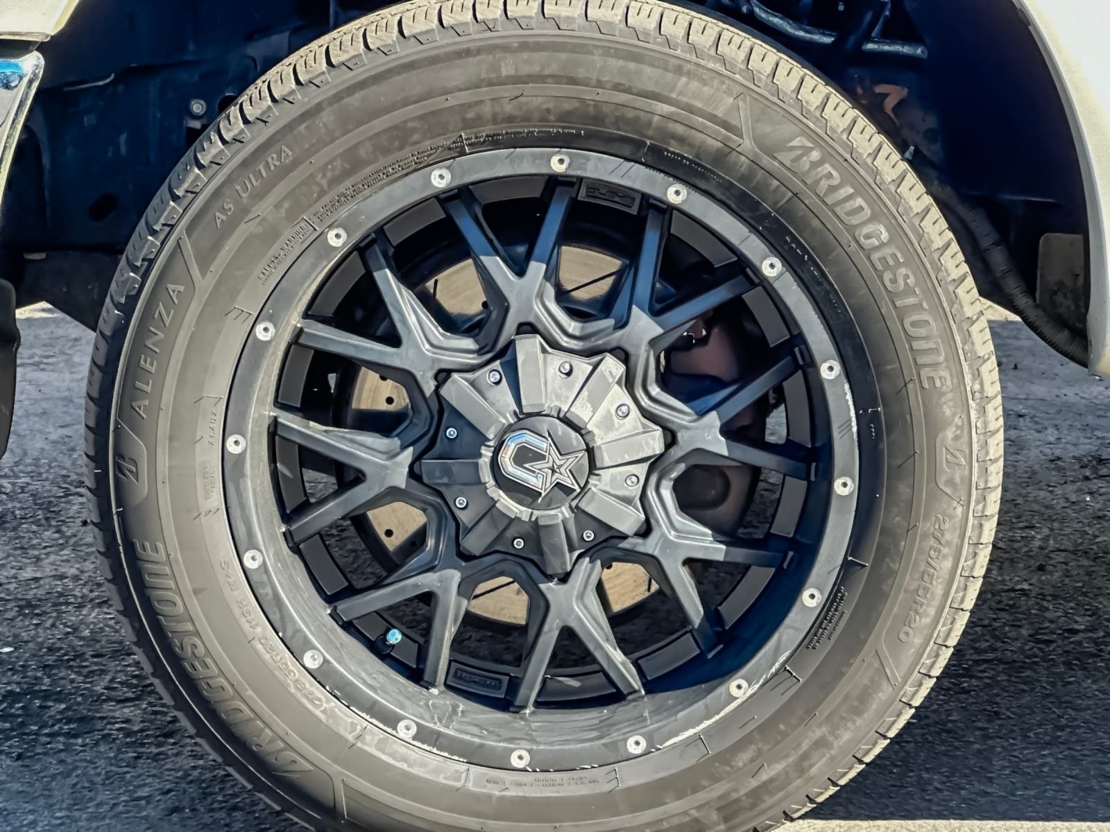 Used 2013 White Ford Lariat image 24