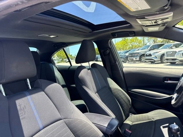 Used 2021  Toyota SE image 32