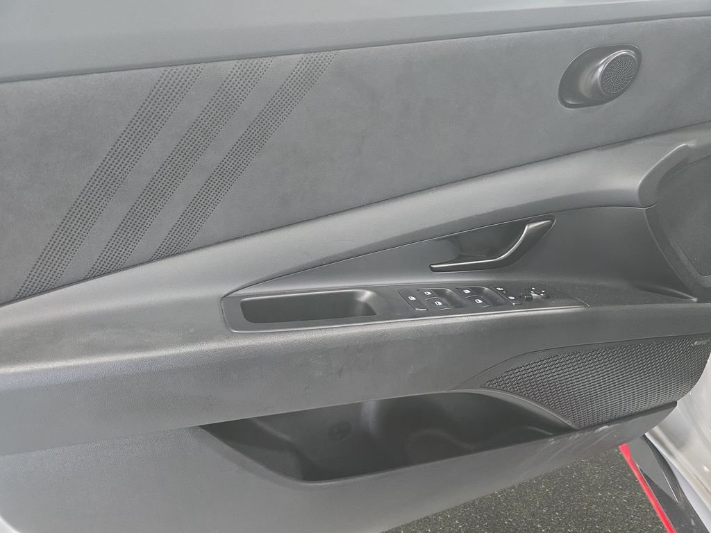 Used 2025 Cyber Gray Hyundai Base image 19