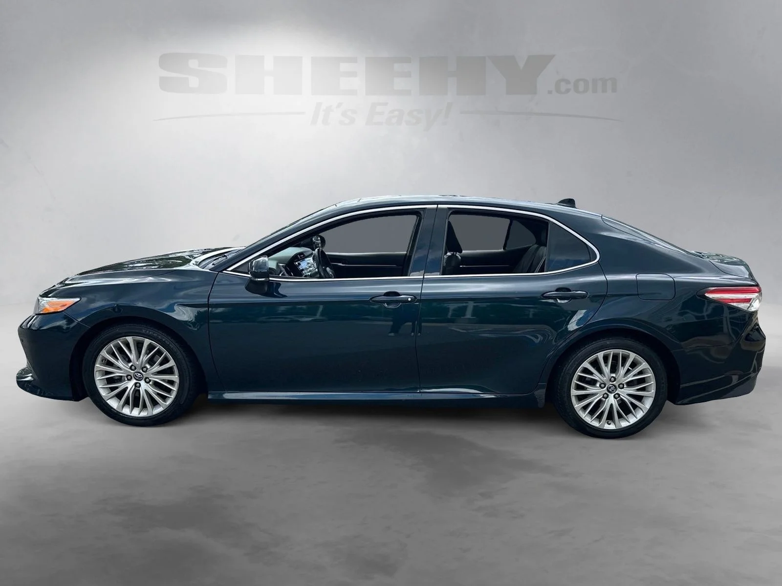 Used 2018 Blue Toyota XLE image 15
