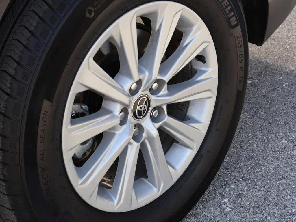 Used 2025 Silver Toyota XLE image 41