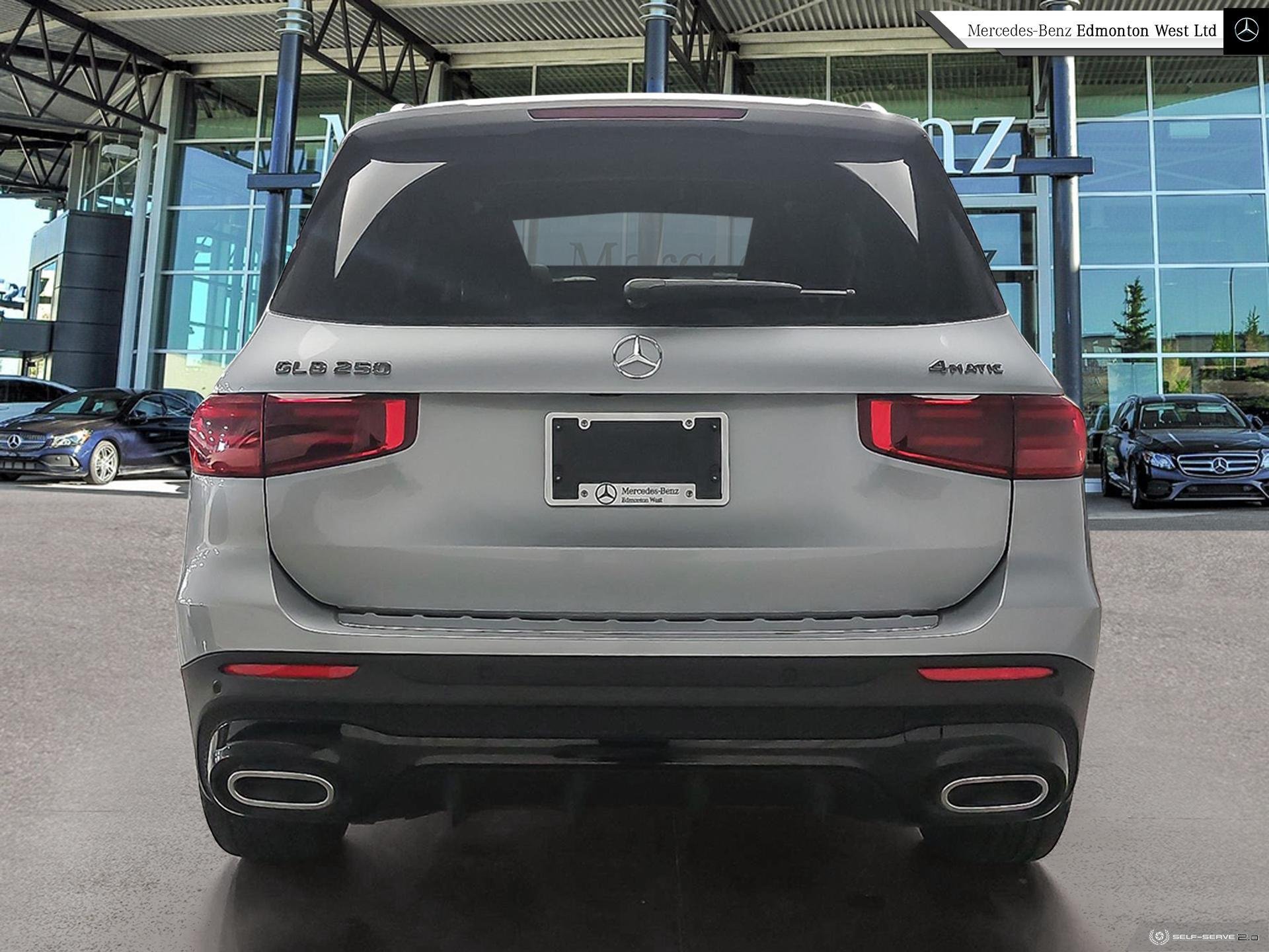 2025 Mercedes Benz GLB 250 4MATIC photo 3