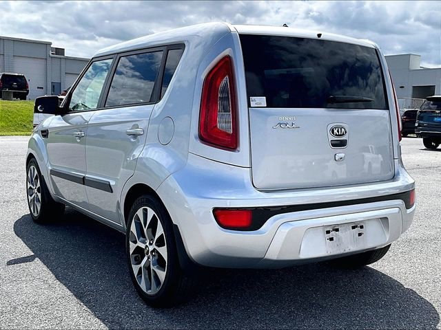 Used 2013 Bright Silver Met Kia ! image 7