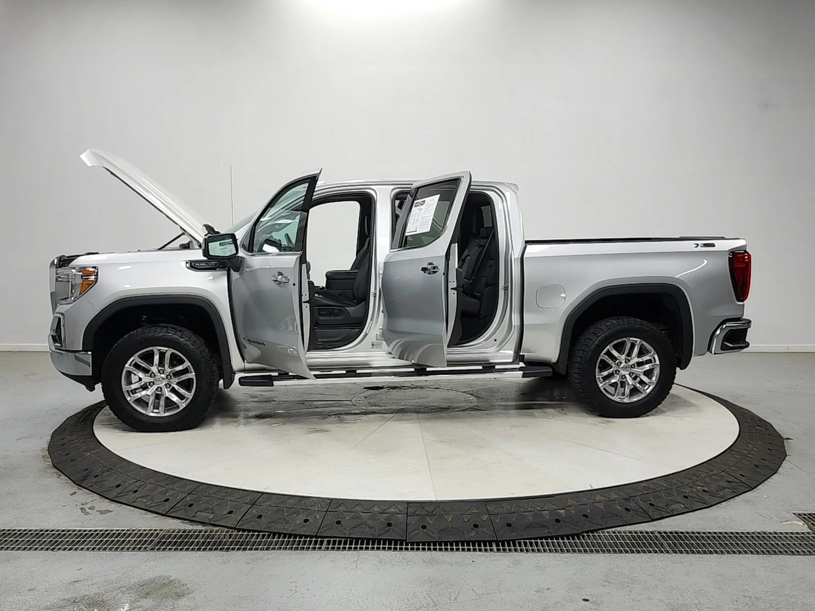 Used 2021 Quicksilver Metallic GMC SLT image 12