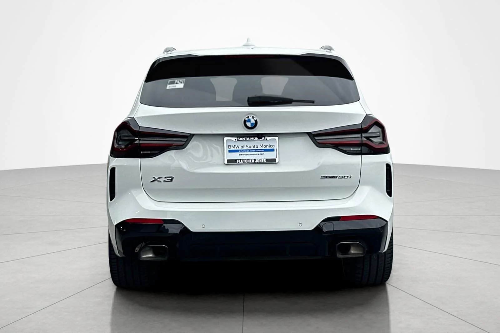 Used 2024 Alpine White BMW sDrive30i image 4