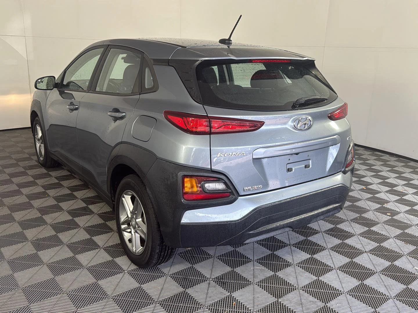Used 2020 Sonic Silver Hyundai SE image 9