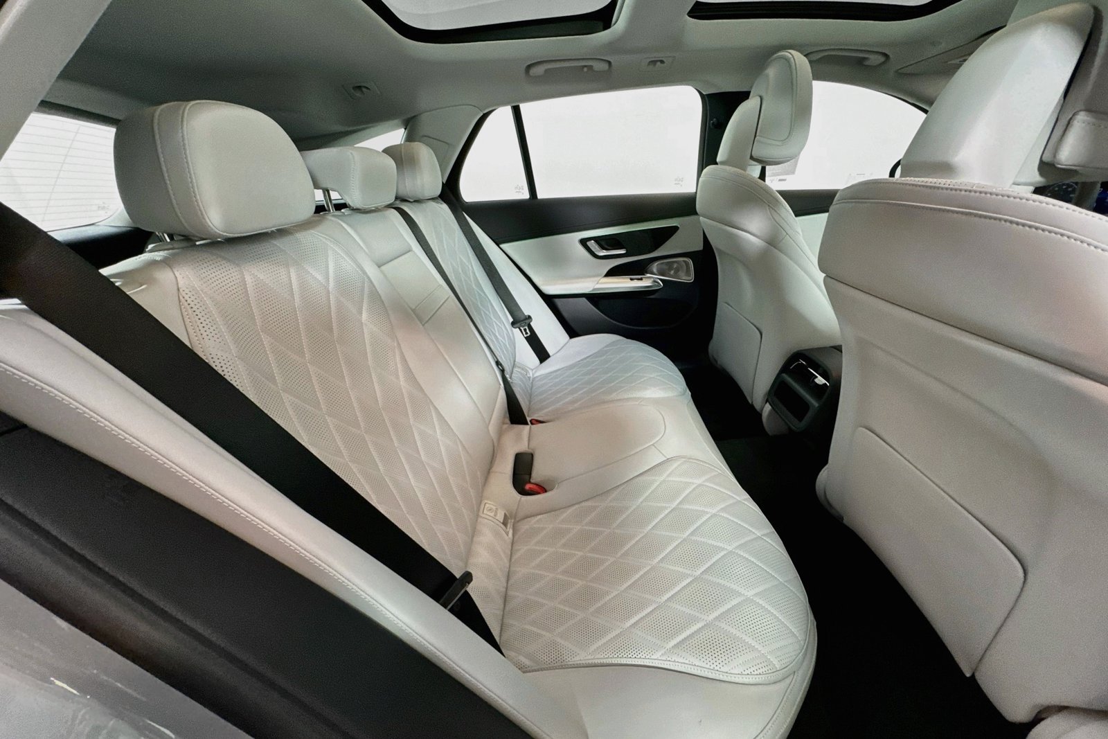 New 2026 MANUFAKTUR Alpine Grey Mercedes-Benz E 450 image 25