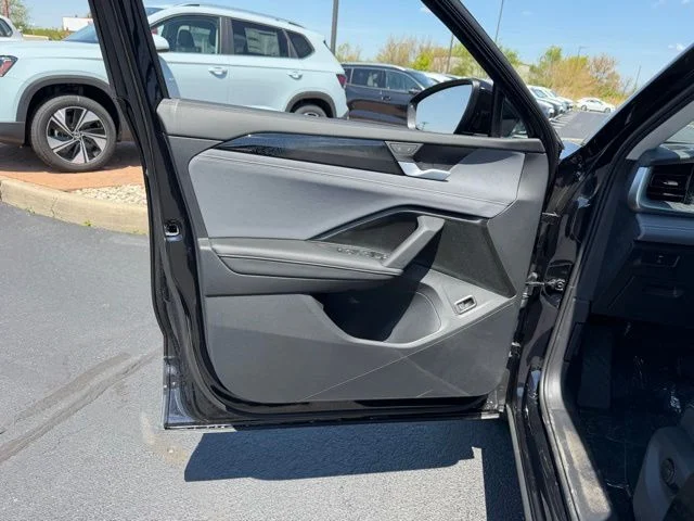 New 2026 Black Volkswagen 2.0T SE image 12