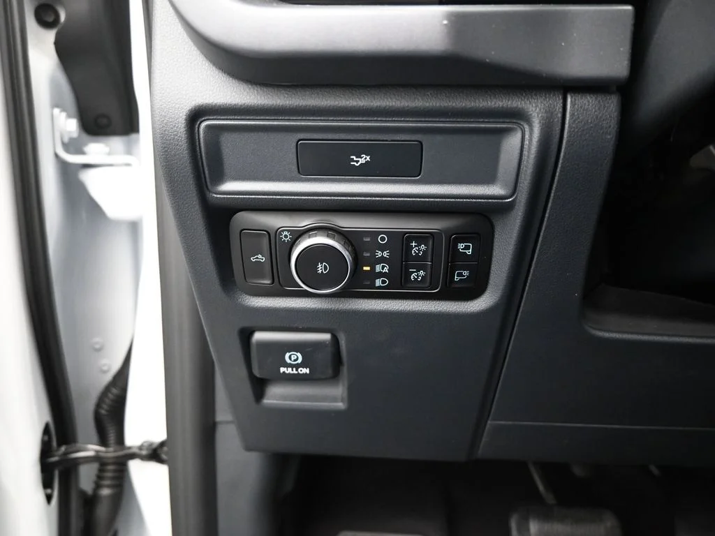New 2026 Oxford White Ford XLT image 12