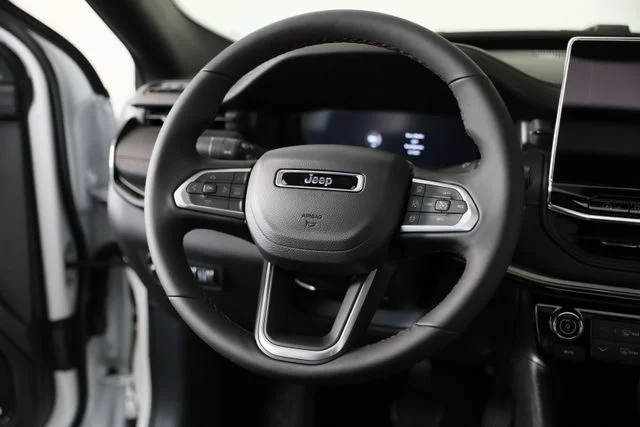 New 2026 Bright White Clear-Coat Exterior Paint Jeep Trailhawk image 3