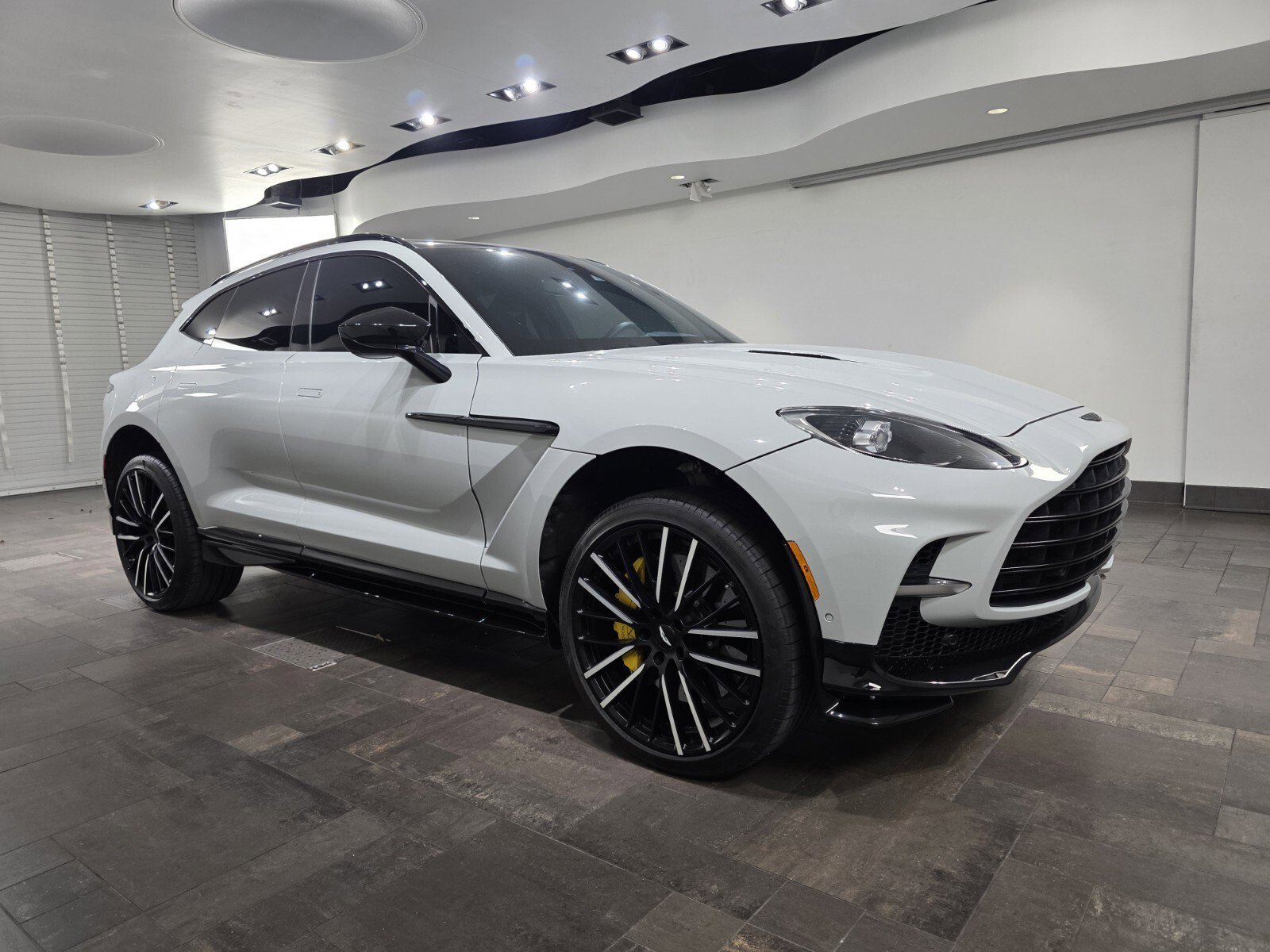 2024 Aston Martin DBX 4.0 V8 707 AWD's photo