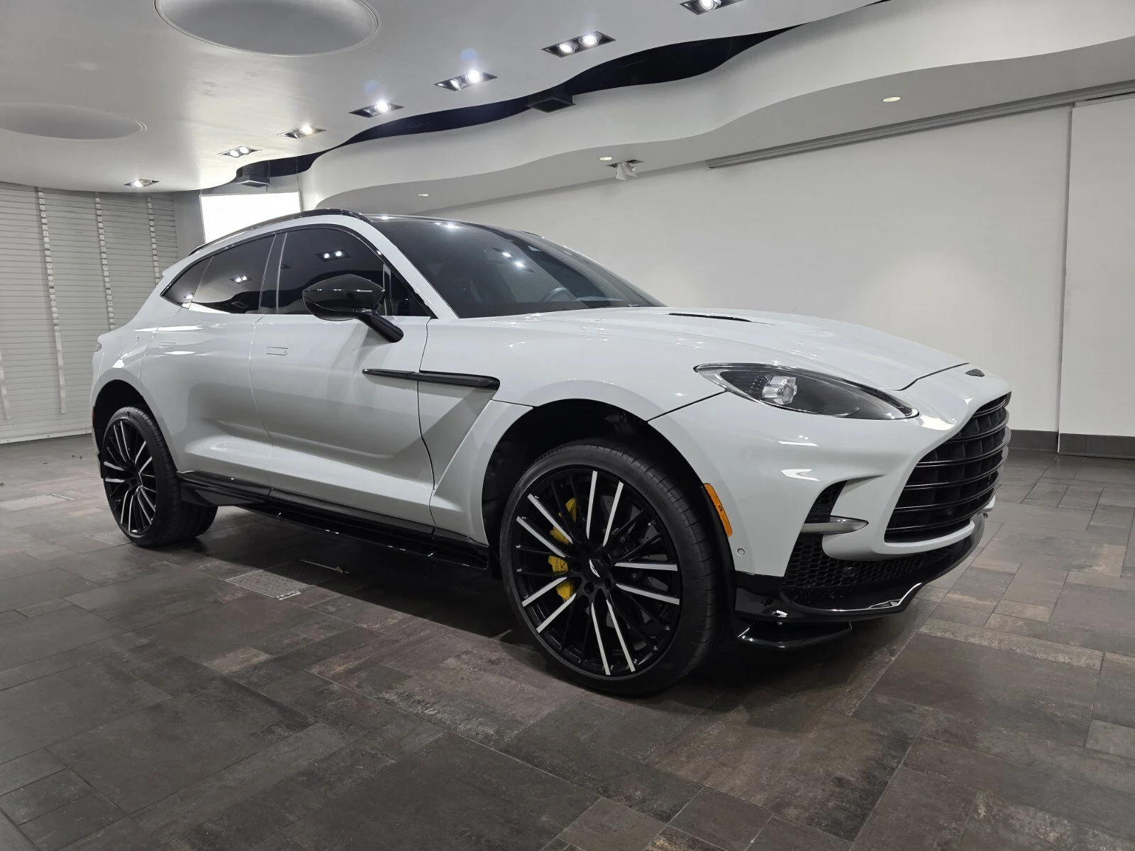 2024 Aston Martin DBX 4.0 V8 707 AWD's photo