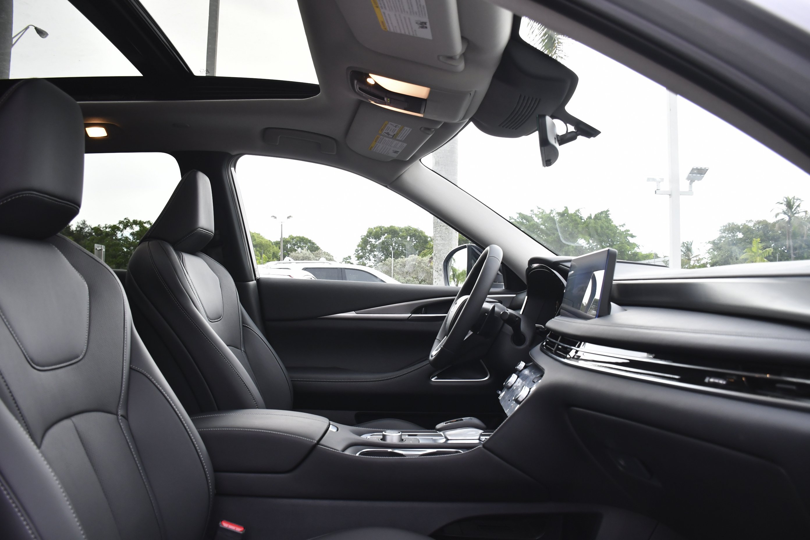 New 2027 HARBOR GRAY INFINITI Luxe FWD image 33
