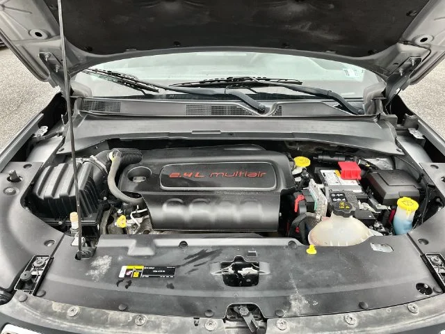 Used 2022 Silver Jeep Sport image 19