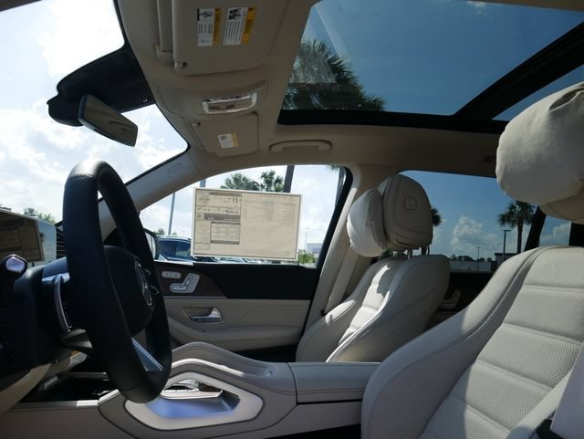 New 2026 MANUFAKTUR Moonlight White Metallic Mercedes-Benz GLS 450 image 43