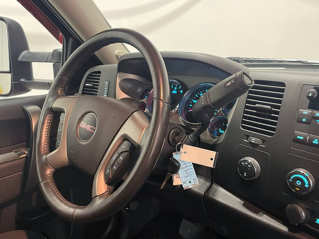 Used 2011 FIRE RED GMC SLE image 52