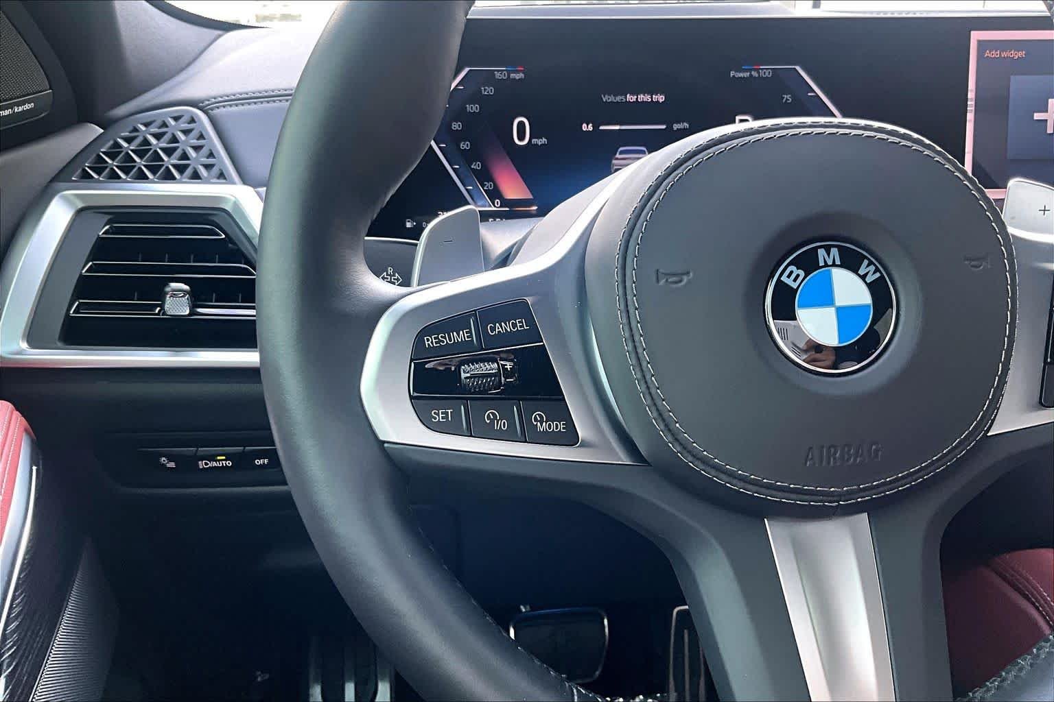 Used 2024 Mineral White Metallic BMW xDrive40i image 21