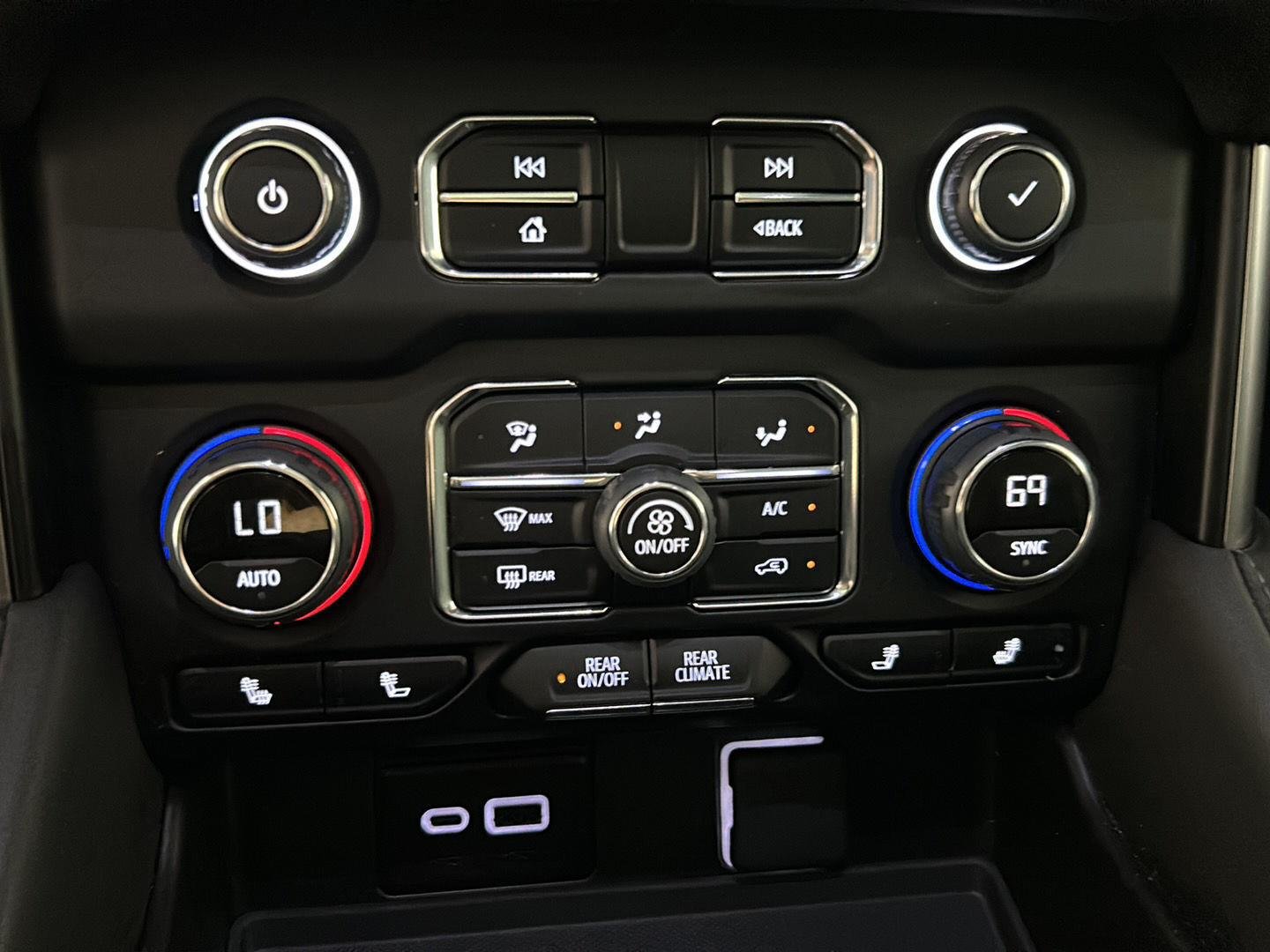Used 2024 Summit White Chevrolet LT image 22