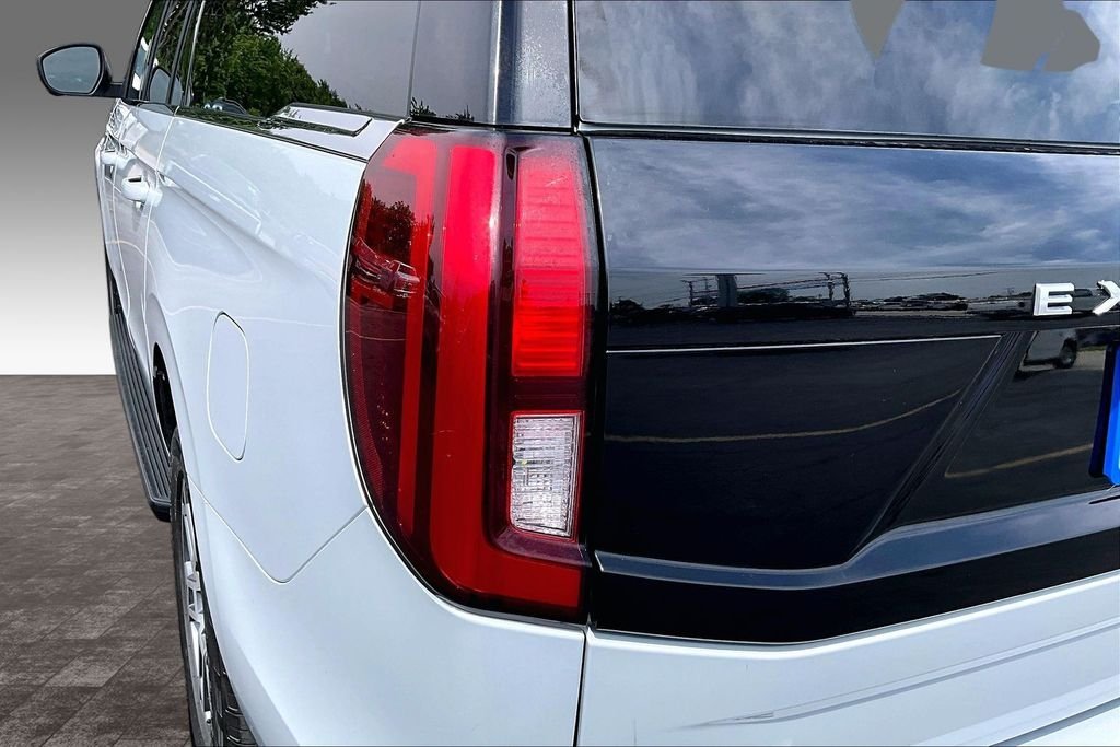 Used 2025 Silver Metallic Ford Active image 32