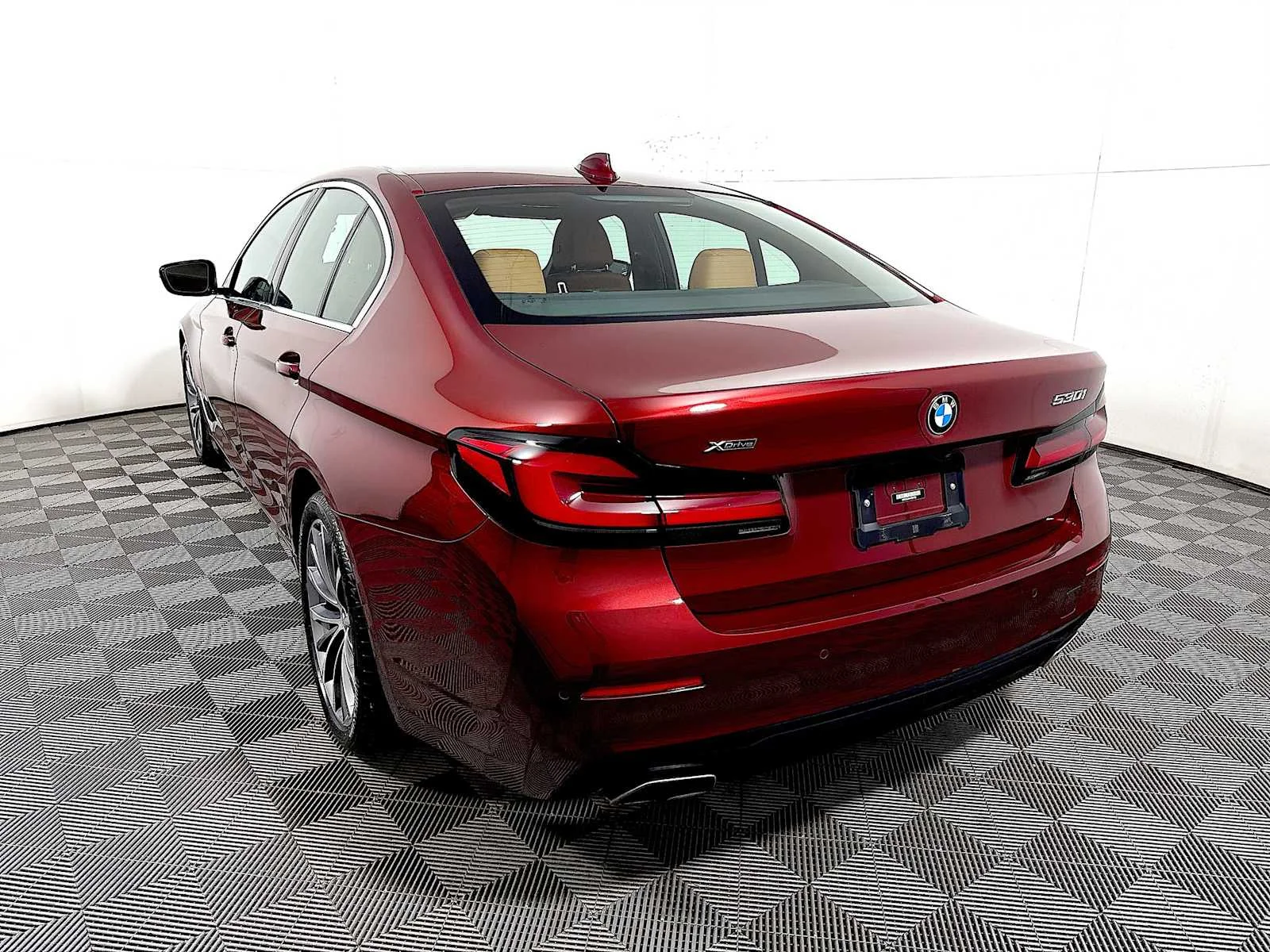 Used 2023 Aventurin Red Metallic BMW 530i xDrive image 5