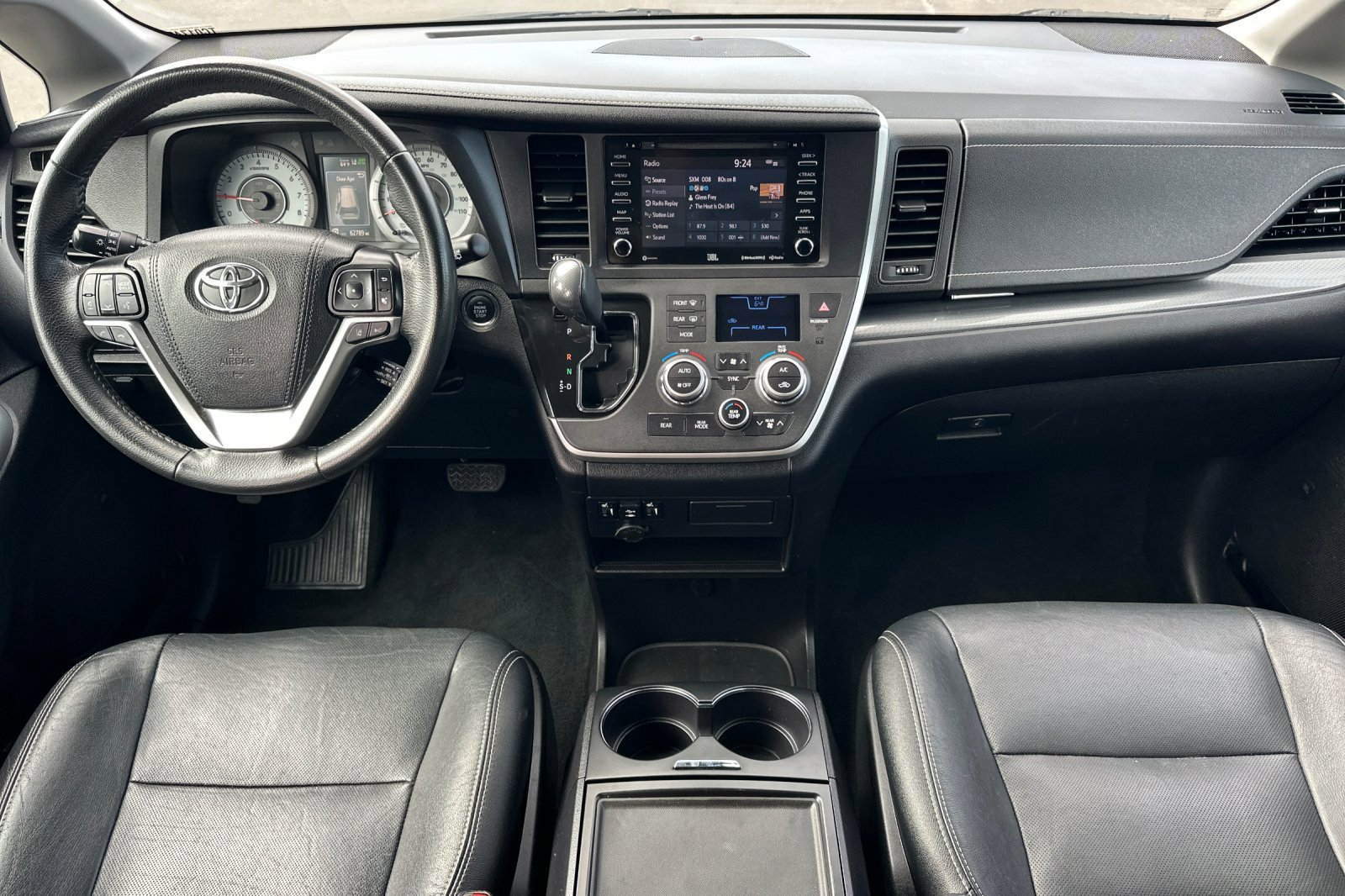 2020 Toyota Sienna SE - Photo 13